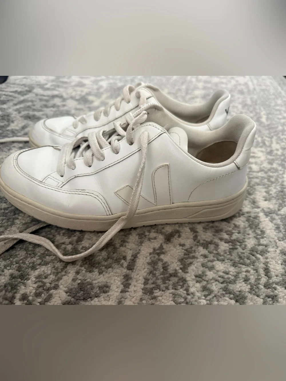 Veja Women's White Leather V 12 Low-Top Sneakers